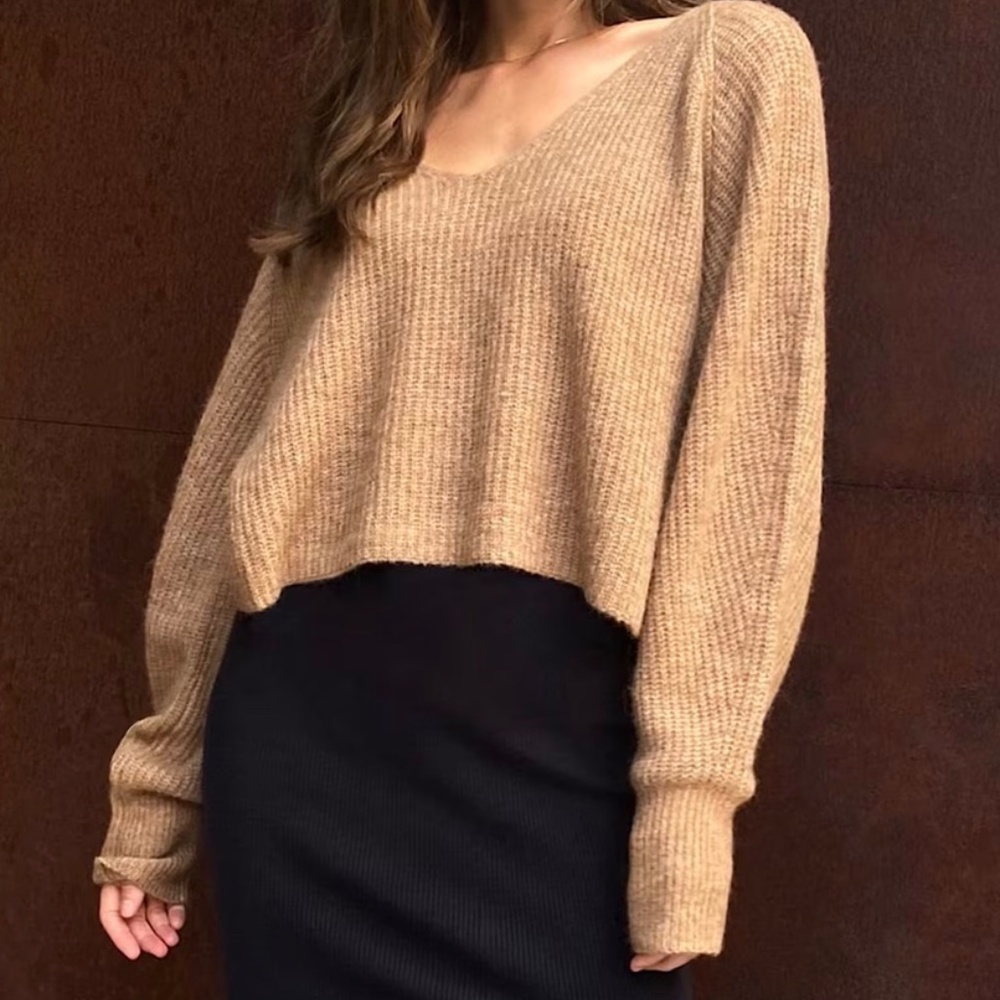 Aritzia  Babaton Chopped Sweater – Size M, beige, alpaca +wool